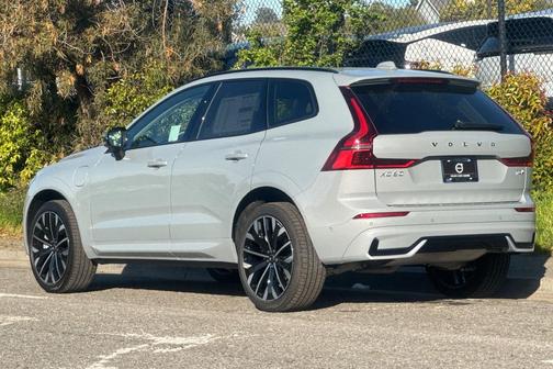 2026 Volvo XC60 Plug-In Hybrid Ultra, T8 AWD Electric/Gasoline, Dark
