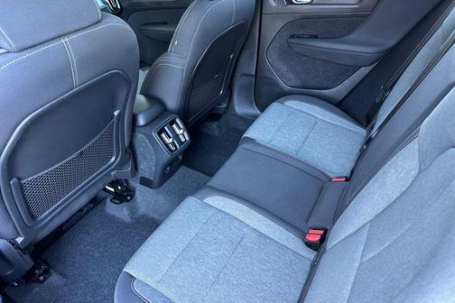 2024 Volvo XC40 B5 Core