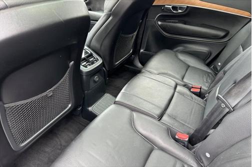 2022 Volvo XC90 Recharge Plug-In Hybrid T8 Inscription Expression 6 Passenger