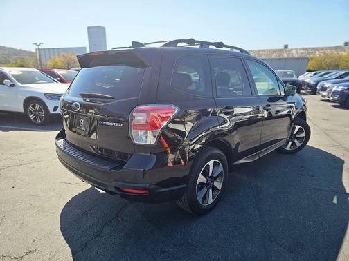 Crystal Black Silica 2018 Subaru Forester 2.5i Premium