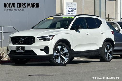 2025 Volvo XC40 B5 Plus Dark Theme