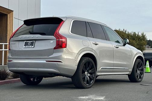 2023 Volvo XC90 Recharge Plug-In Hybrid T8 Ultimate Bright Theme 7-Seater