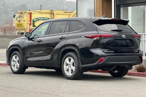 2024 Toyota Highlander LE