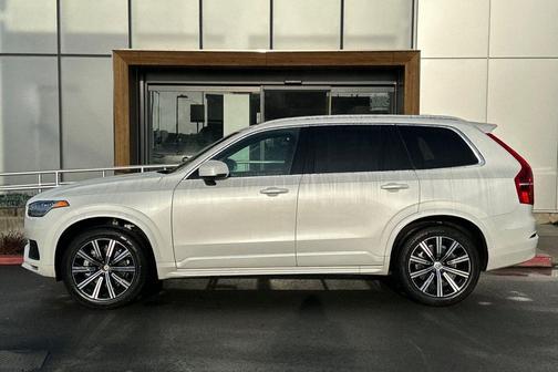 2023 Volvo XC90 B5 Core
