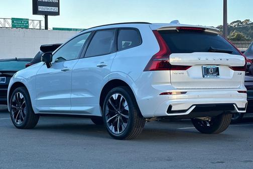 2026 Volvo XC60 B5 Plus