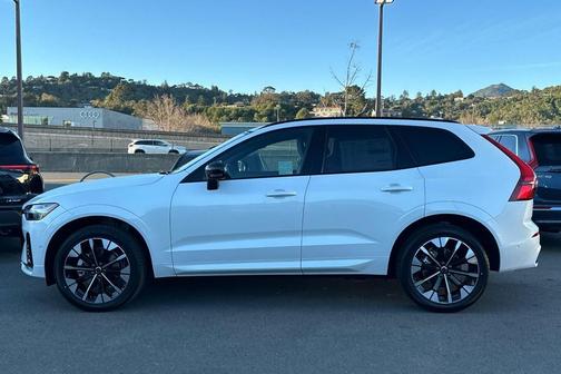 2026 Volvo XC60 B5 Plus