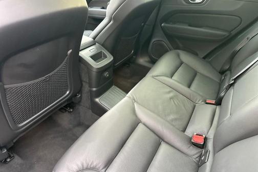 2024 Volvo XC60 Recharge Plug-In Hybrid T8 Plus Dark Theme