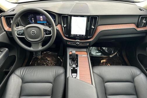 2024 Volvo XC60 Recharge Plug-In Hybrid T8 Plus Dark Theme