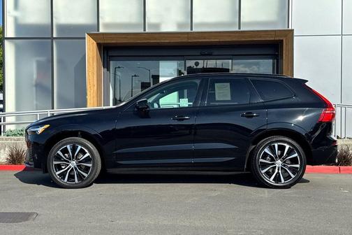 Onyx Black Metallic 2024 Volvo XC60 B5 Plus Dark Theme