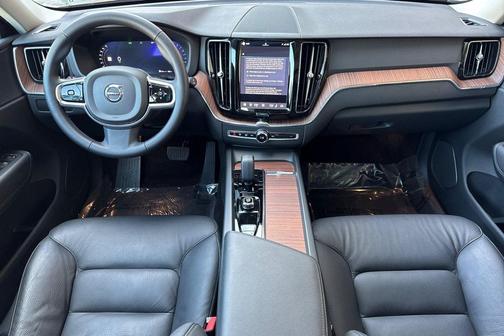Onyx Black Metallic 2024 Volvo XC60 B5 Plus Dark Theme