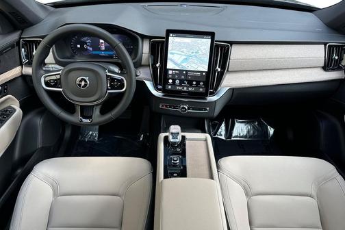2026 Volvo XC90 Plug-In Hybrid T8 Plus 7-Seater