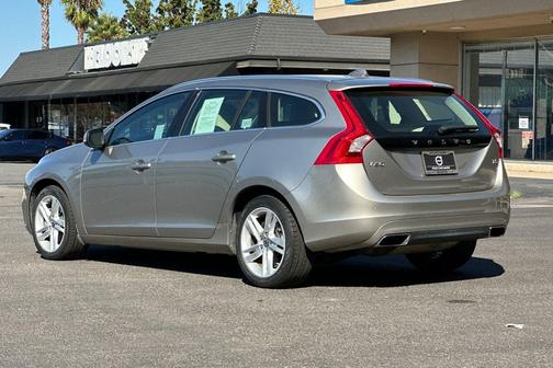 Seashell Metallic 2015 Volvo V60 T5 Premier