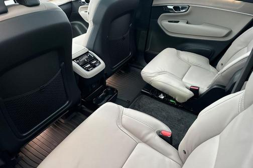 2026 Volvo XC90 Ultra Dark Theme, B6 AWD Gas (mild hybrid), Gasoline, 6 Seats