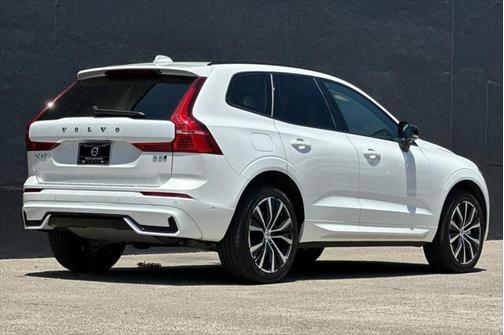 2024 Volvo XC60 B5 Plus Dark Theme