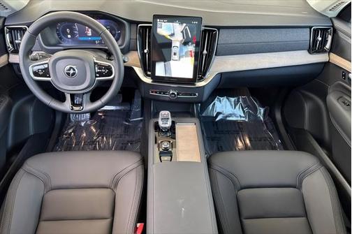 2025 Volvo XC90 Plug-In Hybrid T8 Plus 7-Seater