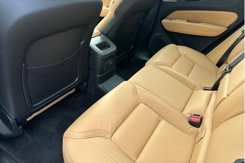 2025 Volvo XC60 Plug-In Hybrid T8 Ultra