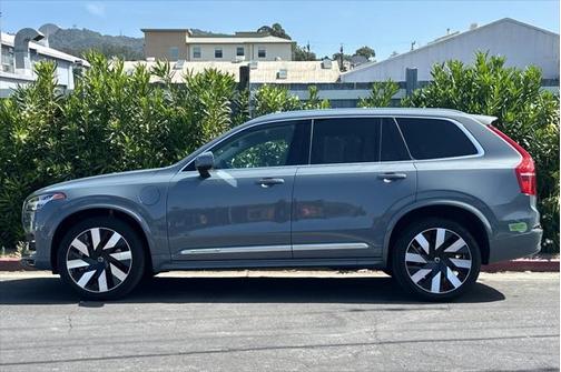 2023 Volvo XC90 Recharge Plug-In Hybrid T8 Ultimate Bright Theme 7-Seater