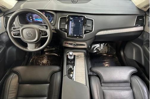 2023 Volvo XC90 Recharge Plug-In Hybrid T8 Ultimate Bright Theme 7-Seater
