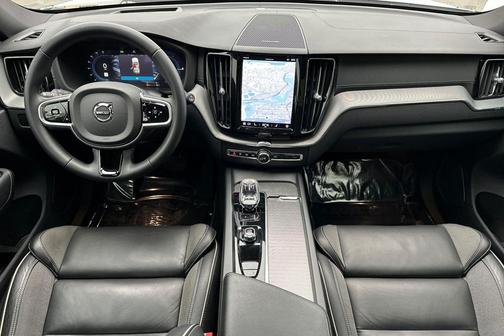 2023 Volvo XC60 Recharge Plug-In Hybrid T8 Ultimate Dark Theme