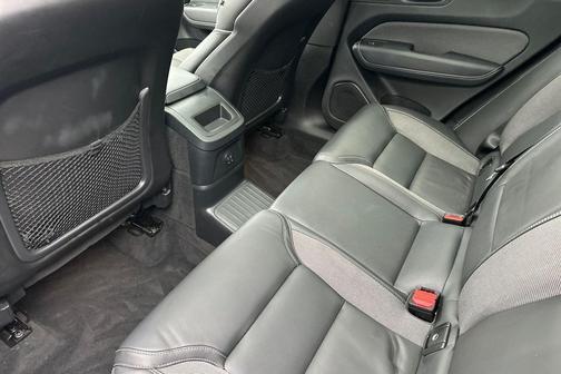 2023 Volvo XC60 Recharge Plug-In Hybrid T8 Ultimate Dark Theme