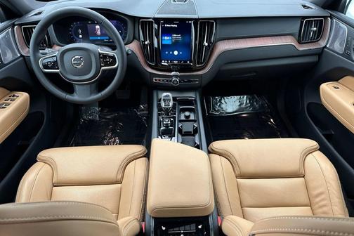2023 Volvo XC60 B6 Ultimate Dark Theme