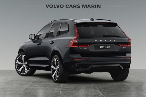 2023 Volvo XC60 B6 Ultimate Dark Theme