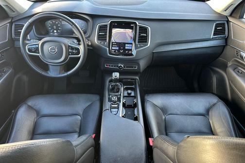 2020 Volvo XC90 T6 Momentum