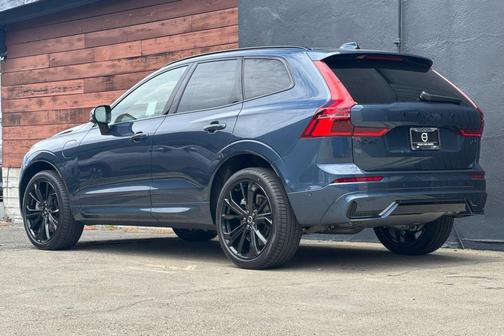 Denim Blue Metallic 2026 Volvo XC60 Plug-In Hybrid Black Edition Ultra, T8 AWD Electric/Gasoline, Dark