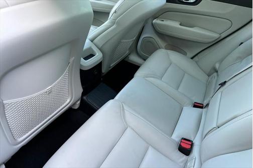 2022 Volvo XC60 Recharge Plug-In Hybrid T8 Inscription
