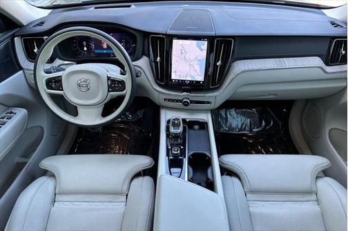 2022 Volvo XC60 Recharge Plug-In Hybrid T8 Inscription