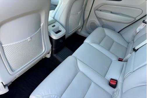 2025 Volvo XC60 Plug-In Hybrid T8 Ultra