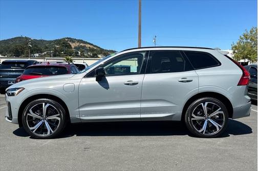 2025 Volvo XC60 Plug-In Hybrid T8 Ultra