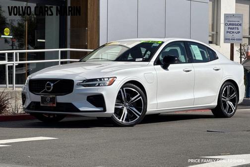 Crystal White Metallic 2022 Volvo S60 Recharge Plug-In Hybrid T8 R-Design Expression