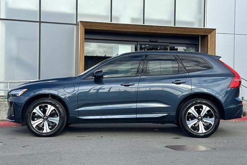 2024 Volvo XC60 Recharge Plug-In Hybrid T8 Plus Dark Theme
