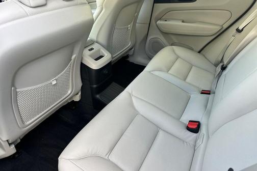 2024 Volvo XC60 Recharge Plug-In Hybrid T8 Plus Dark Theme