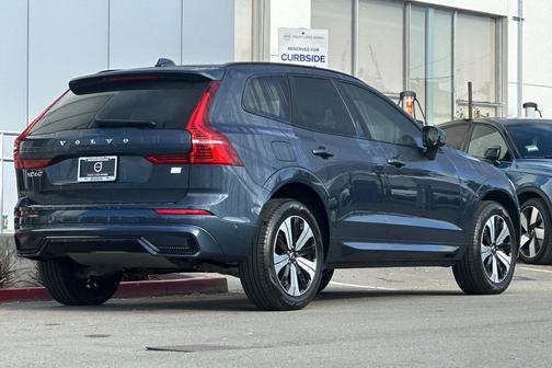 2024 Volvo XC60 Recharge Plug-In Hybrid T8 Plus Dark Theme