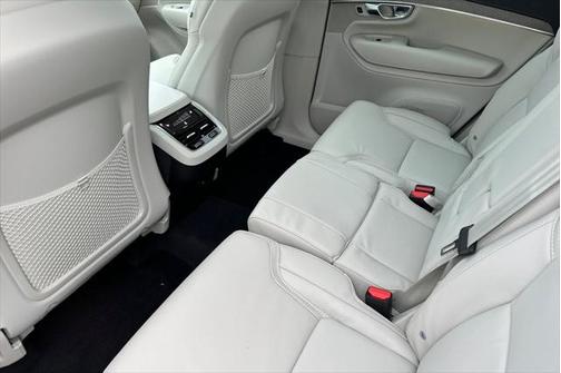 2025 Volvo XC90 B6 Ultra