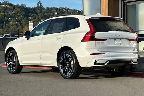 2026 Volvo XC60 B5 Plus