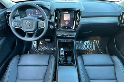 2025 Volvo XC40 B5 Plus Dark Theme