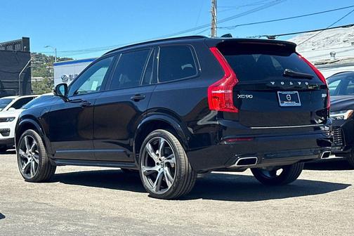 Onyx Black Metallic 2021 Volvo XC90 Recharge Plug-In Hybrid T8 R-Design 7 Passenger