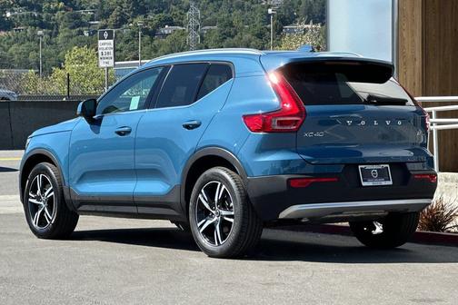 Blue 2025 Volvo XC40 B5 Core Bright Theme
