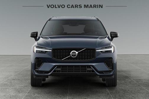 2023 Volvo XC60 Recharge Plug-In Hybrid T8 Ultimate Dark Theme