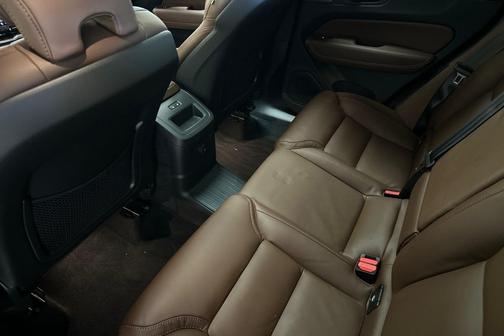 2023 Volvo XC60 Recharge Plug-In Hybrid T8 Ultimate Dark Theme