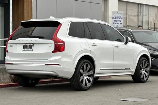 2022 Volvo XC90 Recharge Plug-In Hybrid T8 Inscription 6 Passenger