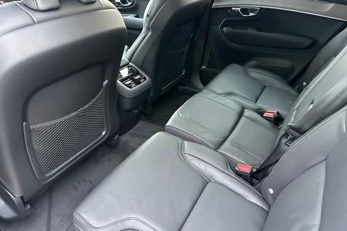 2026 Volvo XC90 Ultra Dark Theme, B6 AWD Gas (mild hybrid), Gasoline, 7 Seats