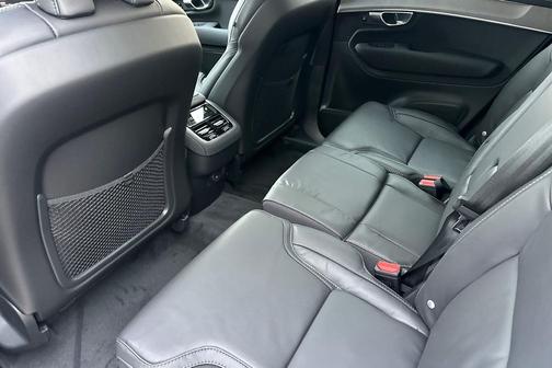 2026 Volvo XC90 Ultra Dark Theme, B6 AWD Gas (mild hybrid), Gasoline, 7 Seats