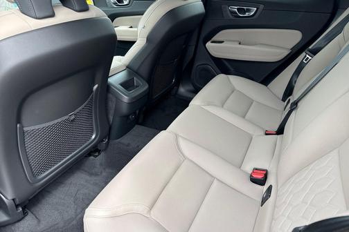 Crystal White Metallic 2026 Volvo XC60 B5 Core