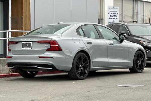 2024 Volvo S60 B5 Plus Dark Theme