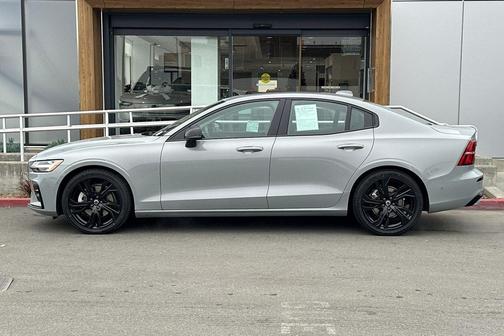 2024 Volvo S60 B5 Plus Dark Theme