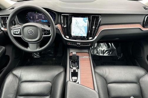 2024 Volvo S60 B5 Plus Dark Theme